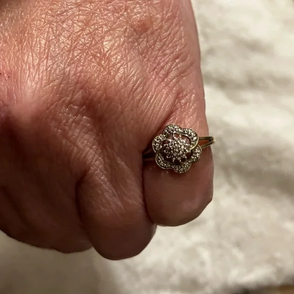 Diamond Flower Ring - Picture 2 of 11